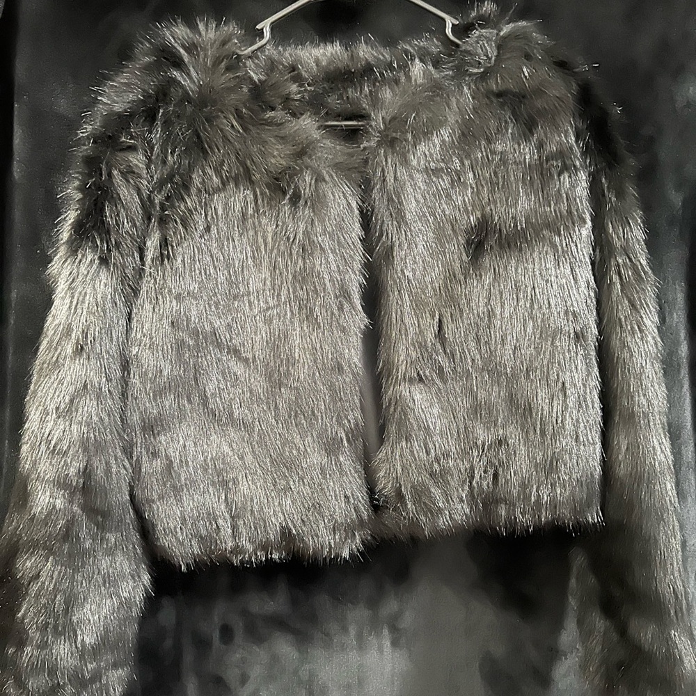 New black faux fur size Small